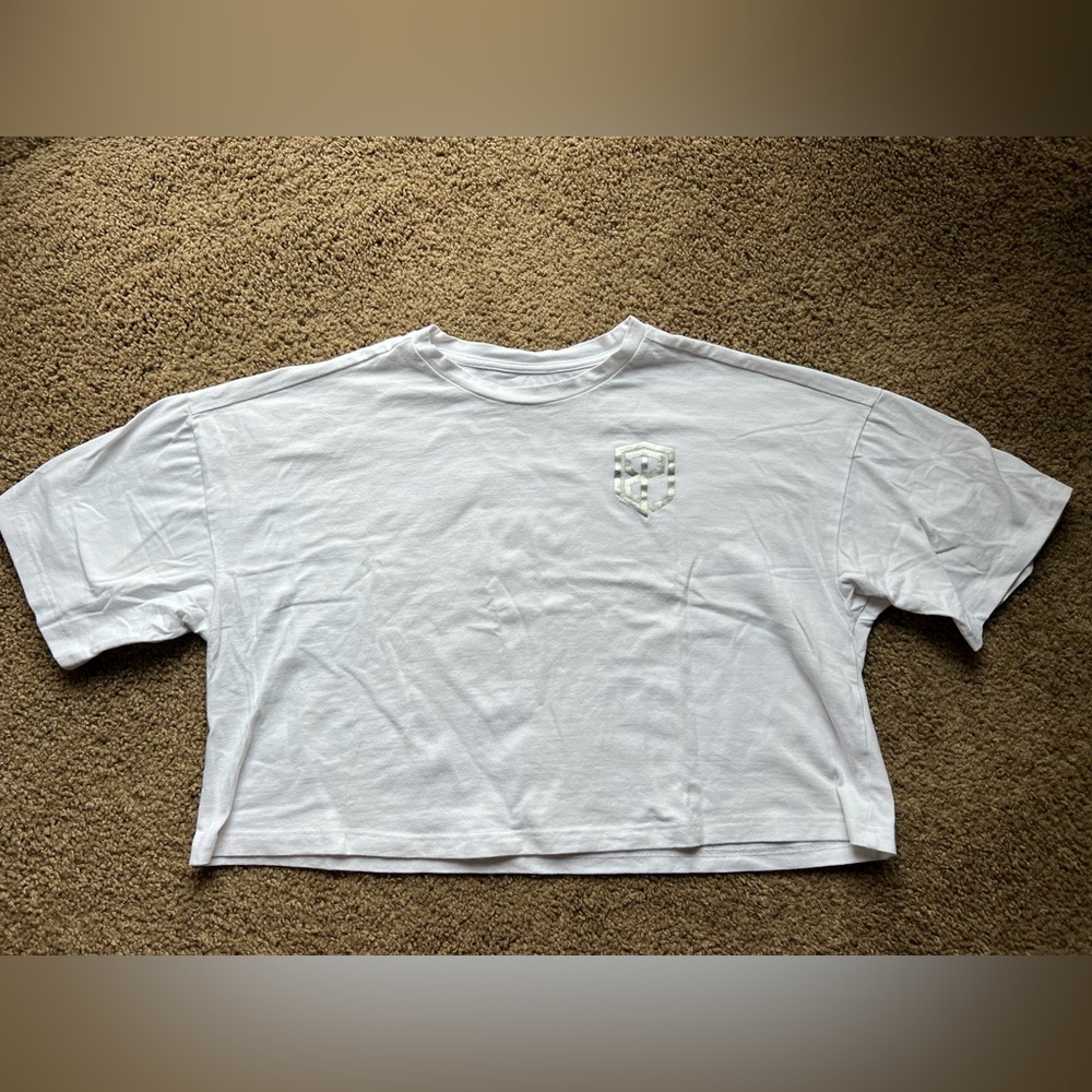Born primitive crop tee